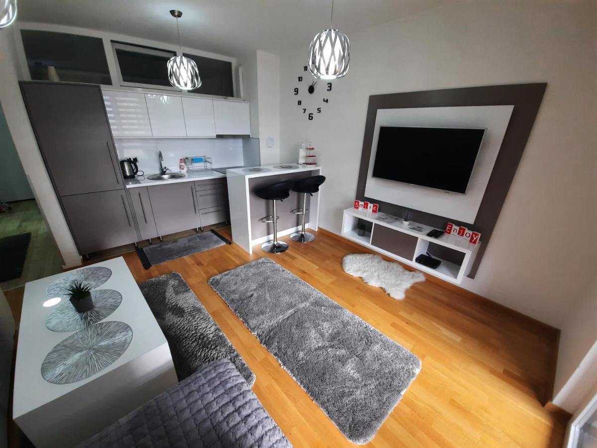 Apartman Bulevar Sarajevo - Free Parking المظهر الخارجي الصورة
